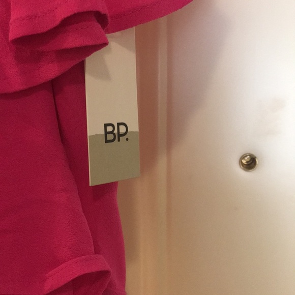 Hot Pink open shoulder blouse . - Picture 3 of 4